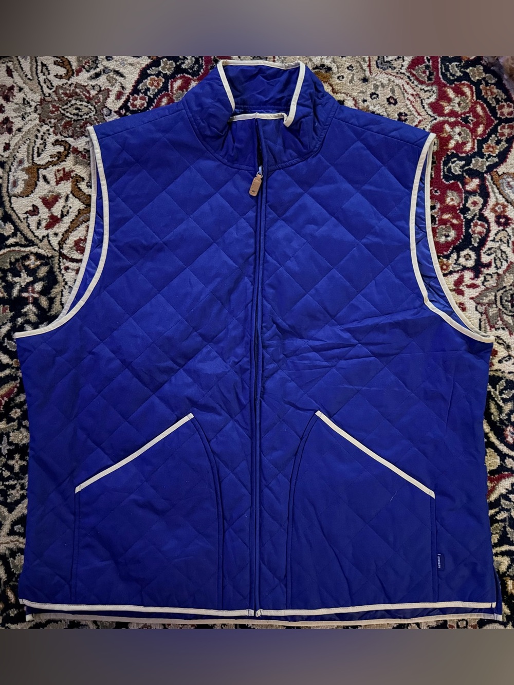 XL women’s crown & ivy Navy Quilted Vest with Cream Trim